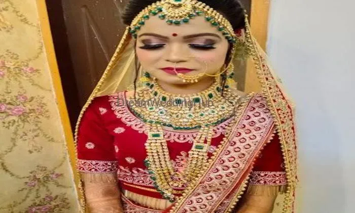 Vidyanshi Makeover Saloon And Academy # Best Makeup Saloon In Bahraich #