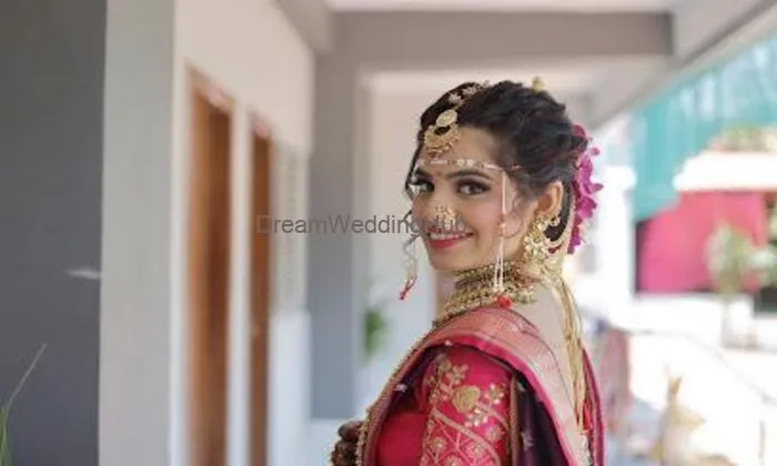 Vishakha Dusane Makeup & Nailart Studio - Best Makeup In Dhule