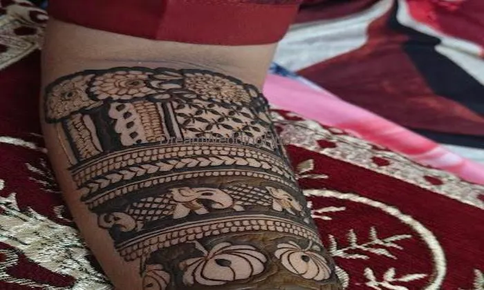Vivek’s Henna Art – Bridal & Simple Mehndi Artist (home Service)