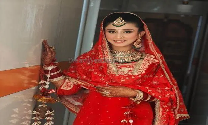 Vlcc Skincare, Beauty & Makeup Salon - (guru Hargobind Nagar, Phagwara)