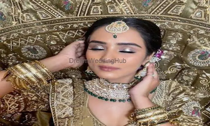 Vrinda Trivedi Makeover (ladies Beauty Salon / Ladies Beauty Parlour)