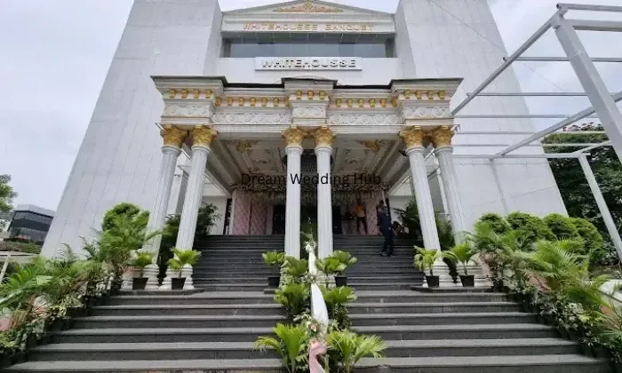 White Housse