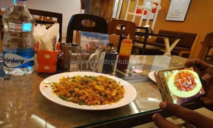 Yello - Cafe. Best Cafe For Couple, Coffee, Breakfast, Sandwiches, Special Occasion, Kitty Party, Birthday Celebration.
