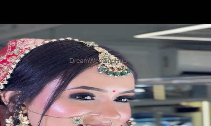 Zaid Gleem Salon - Best Salon In Bareilly