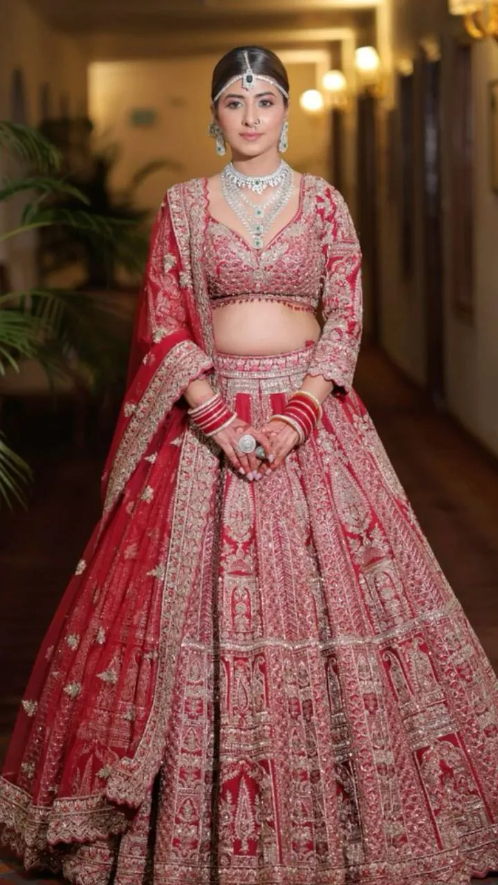 10 Gorgeous Wedding Dresses for Women That Will Steal The Spotlight